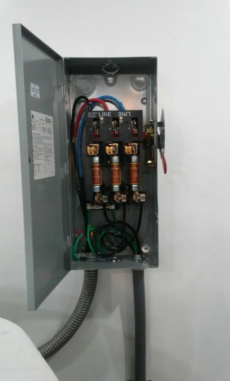 Three-phase disconnect switch installed for Smoke Detector Installation in Mount Vernon